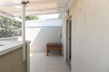 Casa de condomínio à venda com 110m², 3 quartos e 2 vagasTerraço