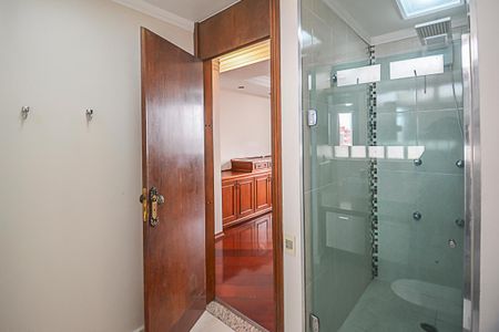 Apartamento à venda com 330m², 4 quartos e 3 vagasBanheiro da Suíte 2