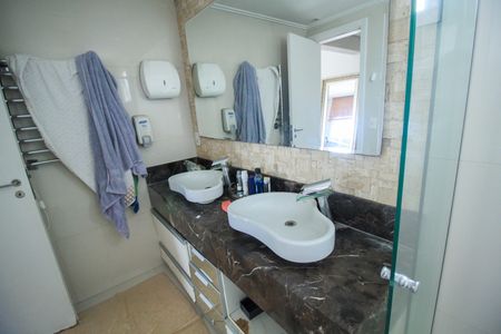 Apartamento à venda com 210m², 3 quartos e 2 vagasBanheiro da Suíte