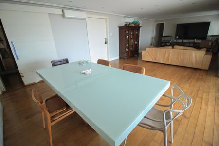 Apartamento à venda com 210m², 3 quartos e 2 vagasSala