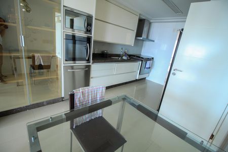 Apartamento à venda com 210m², 3 quartos e 2 vagasCozinha
