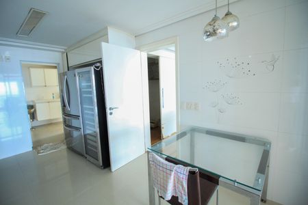 Apartamento à venda com 210m², 3 quartos e 2 vagasCozinha