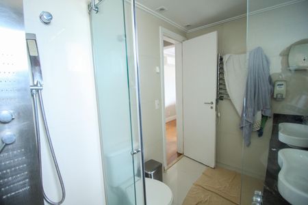 Apartamento à venda com 210m², 3 quartos e 2 vagasBanheiro da Suíte