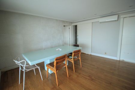 Apartamento à venda com 210m², 3 quartos e 2 vagasSala