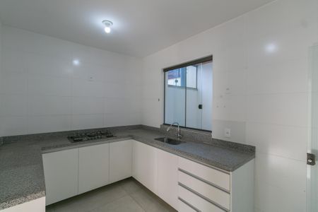 Cozinha de casa à venda com 3 quartos, 118m² em Santa Amelia, Belo Horizonte