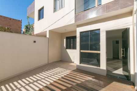 Área externa de casa à venda com 3 quartos, 118m² em Santa Amelia, Belo Horizonte
