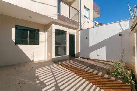 Área externa de casa à venda com 3 quartos, 118m² em Santa Amelia, Belo Horizonte