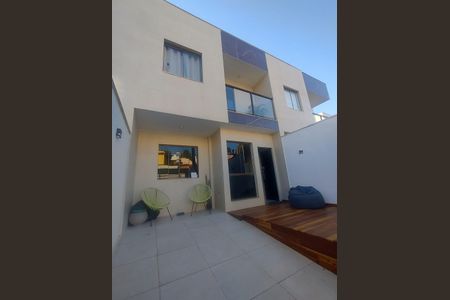 Casa à venda com 118m², 3 quartos e 1 vagaFachada Interna