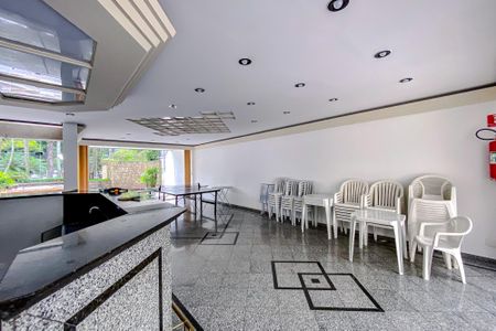 Apartamento à venda com 300m², 4 quartos e 4 vagasÁrea comum - Salão de festas
