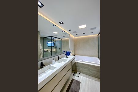 Apartamento à venda com 300m², 4 quartos e 4 vagasBanheiro da Suíte 4