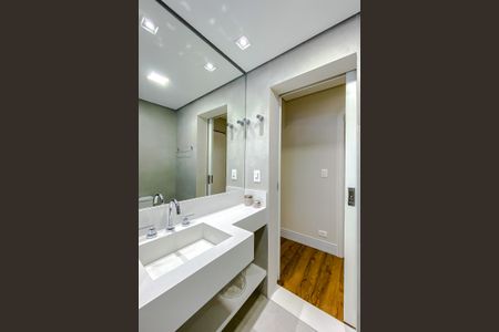 Apartamento à venda com 300m², 4 quartos e 4 vagasBanheiro da Suíte 1