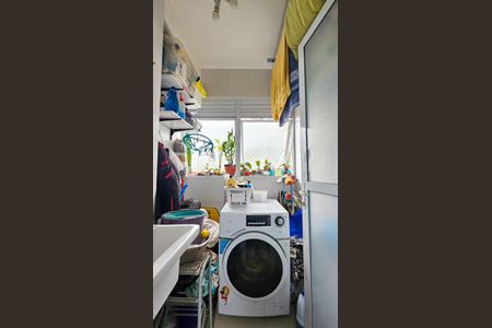 Apartamento à venda com 75m², 3 quartos e 1 vagaÁrea de Serviço