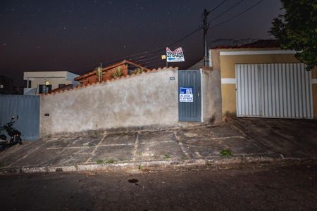 Casa para alugar com 95m², 2 quartos e 2 vagasFachada