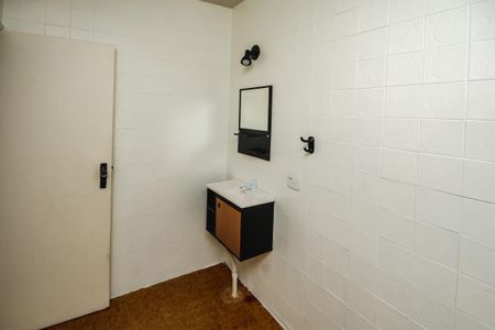 Casa para alugar com 95m², 2 quartos e 2 vagasBanheiro Social