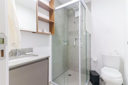 Banheiro de kitnet/studio para alugar com 1 quarto, 26m² em Butantã, São Paulo