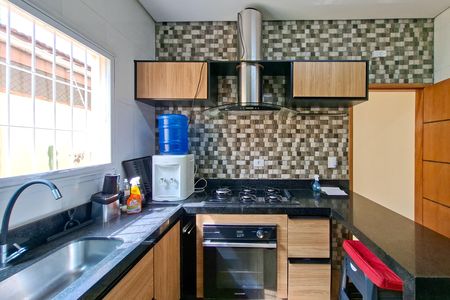 Casa para alugar com 230m², 4 quartos e 2 vagas Casa para alugar com 230m², 4 quartos e 2 vagasCozinha