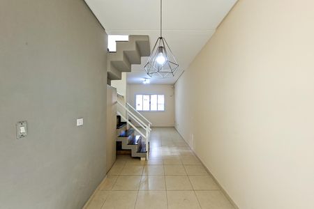 Casa para alugar com 230m², 4 quartos e 2 vagas Casa para alugar com 230m², 4 quartos e 2 vagasSala