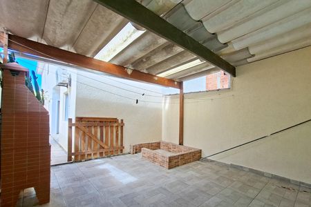 Casa para alugar com 230m², 4 quartos e 2 vagas Casa para alugar com 230m², 4 quartos e 2 vagasQuintal