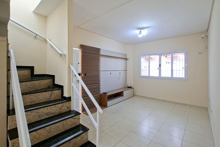 Casa para alugar com 230m², 4 quartos e 2 vagas Casa para alugar com 230m², 4 quartos e 2 vagasSala