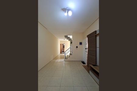 Casa para alugar com 230m², 4 quartos e 2 vagas Casa para alugar com 230m², 4 quartos e 2 vagasSala