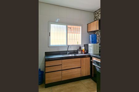 Casa para alugar com 230m², 4 quartos e 2 vagas Casa para alugar com 230m², 4 quartos e 2 vagasCozinha