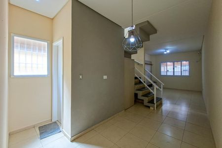 Casa para alugar com 230m², 4 quartos e 2 vagas Casa para alugar com 230m², 4 quartos e 2 vagasSala