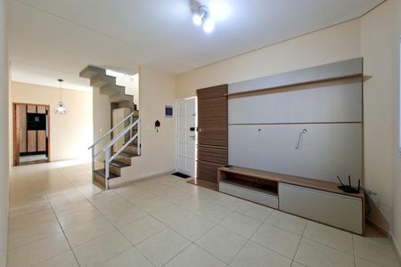 Casa para alugar com 230m², 4 quartos e 2 vagas Casa para alugar com 230m², 4 quartos e 2 vagasSala