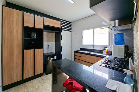 Casa para alugar com 230m², 4 quartos e 2 vagas Casa para alugar com 230m², 4 quartos e 2 vagasCozinha