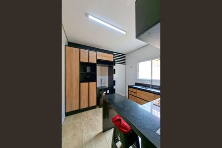 Casa para alugar com 230m², 4 quartos e 2 vagas Casa para alugar com 230m², 4 quartos e 2 vagasCozinha