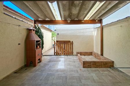 Casa para alugar com 230m², 4 quartos e 2 vagas Casa para alugar com 230m², 4 quartos e 2 vagasQuintal