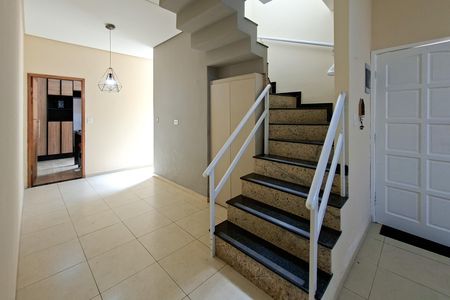 Casa para alugar com 230m², 4 quartos e 2 vagas Casa para alugar com 230m², 4 quartos e 2 vagasSala