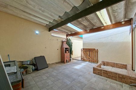 Casa para alugar com 230m², 4 quartos e 2 vagas Casa para alugar com 230m², 4 quartos e 2 vagasQuintal