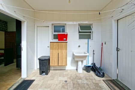 Casa para alugar com 230m², 4 quartos e 2 vagas Casa para alugar com 230m², 4 quartos e 2 vagasÁrea de Serviço