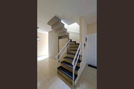 Casa para alugar com 230m², 4 quartos e 2 vagas Casa para alugar com 230m², 4 quartos e 2 vagasSala