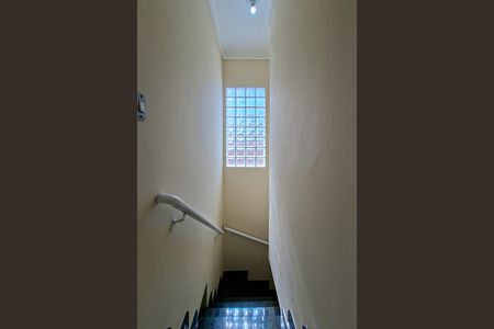 Casa para alugar com 230m², 4 quartos e 2 vagas Casa para alugar com 230m², 4 quartos e 2 vagasEscada