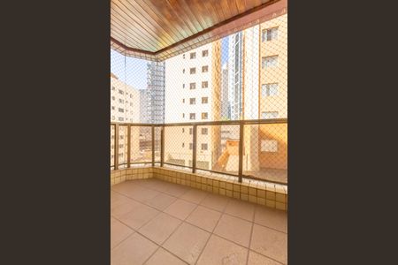 Apartamento à venda com 225m², 4 quartos e 2 vagasSacada da Suíte 1