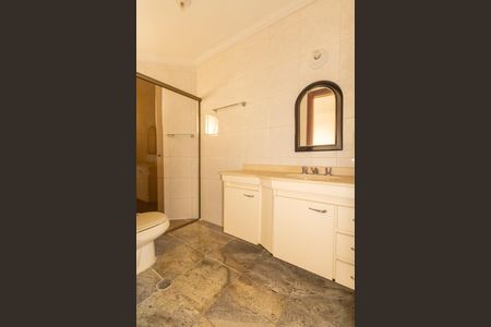 Apartamento à venda com 225m², 4 quartos e 2 vagasBanheiro da Suíte 1