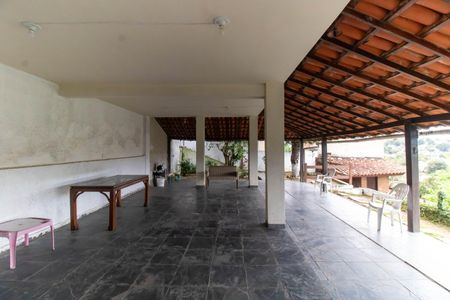 Casa de condomínio para alugar com 700m², 4 quartos e 4 vagas Casa de condomínio para alugar com 700m², 4 quartos e 4 vagasÁrea externa