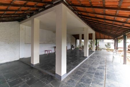 Casa de condomínio para alugar com 700m², 4 quartos e 4 vagas Casa de condomínio para alugar com 700m², 4 quartos e 4 vagasÁrea externa