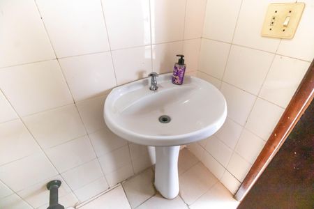 Casa de condomínio para alugar com 700m², 4 quartos e 4 vagas Casa de condomínio para alugar com 700m², 4 quartos e 4 vagasBanheiro de Serviço