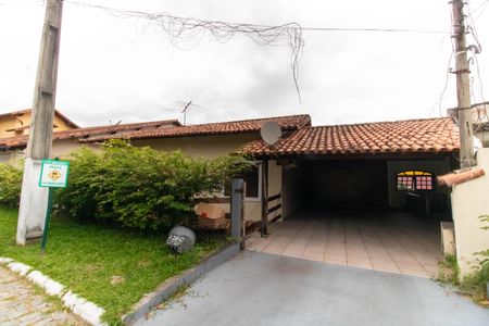 Casa de condomínio para alugar com 700m², 4 quartos e 4 vagas Casa de condomínio para alugar com 700m², 4 quartos e 4 vagasFachada