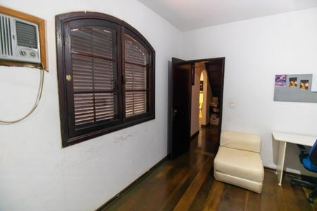 Casa de condomínio para alugar com 700m², 4 quartos e 4 vagas Casa de condomínio para alugar com 700m², 4 quartos e 4 vagasQuarto