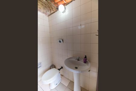 Casa de condomínio para alugar com 700m², 4 quartos e 4 vagas Casa de condomínio para alugar com 700m², 4 quartos e 4 vagasBanheiro de Serviço