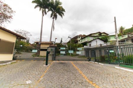 Casa de condomínio para alugar com 700m², 4 quartos e 4 vagas Casa de condomínio para alugar com 700m², 4 quartos e 4 vagasFachada