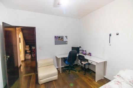 Casa de condomínio para alugar com 700m², 4 quartos e 4 vagas Casa de condomínio para alugar com 700m², 4 quartos e 4 vagasQuarto