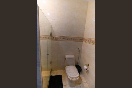 Casa de condomínio para alugar com 700m², 4 quartos e 4 vagas Casa de condomínio para alugar com 700m², 4 quartos e 4 vagasBanheiro Social