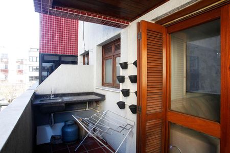 Apartamento à venda com 61m², 2 quartos e 1 vagaÁrea de Serviço / Varanda