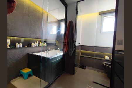 Apartamento à venda com 149m², 3 quartos e 2 vagas Apartamento à venda com 149m², 3 quartos e 2 vagasBanheiro da Suíte