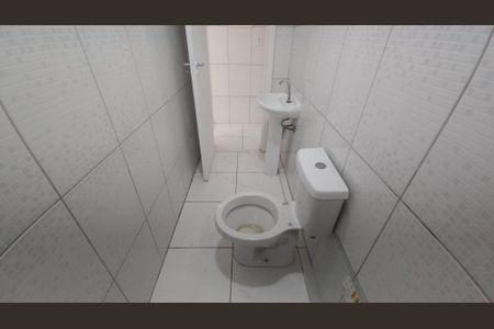 Banheiro de apartamento para alugar com 1 quarto, 29m² em Parque Guarani, São Paulo