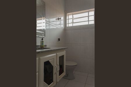 Casa à venda com 197m², 3 quartos e 3 vagas Casa à venda com 197m², 3 quartos e 3 vagasBanheiro da Suíte 1